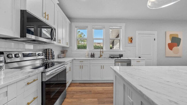 Building Photo - 1007 E Comanche Ave