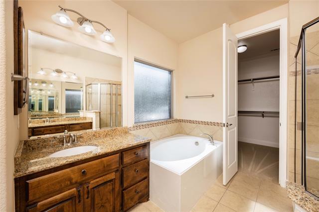 Building Photo - 513 Royal Glade Dr