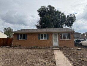Building Photo - Cute Updated 2 Bedroom House