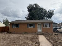 Building Photo - Cute Updated 2 Bedroom House