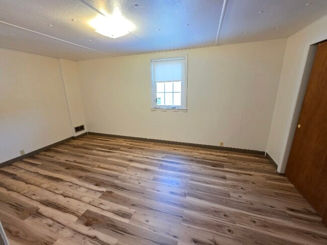 Building Photo - 6137 Memorial Dr