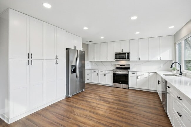 Building Photo - 1317 Meandering Way