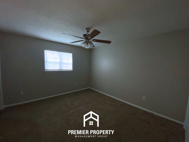 Building Photo - 6313 Leamont Dr