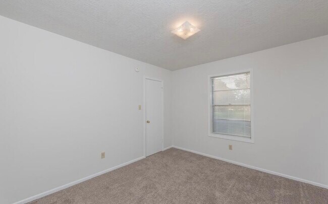 Building Photo - 1415 Holik Dr
