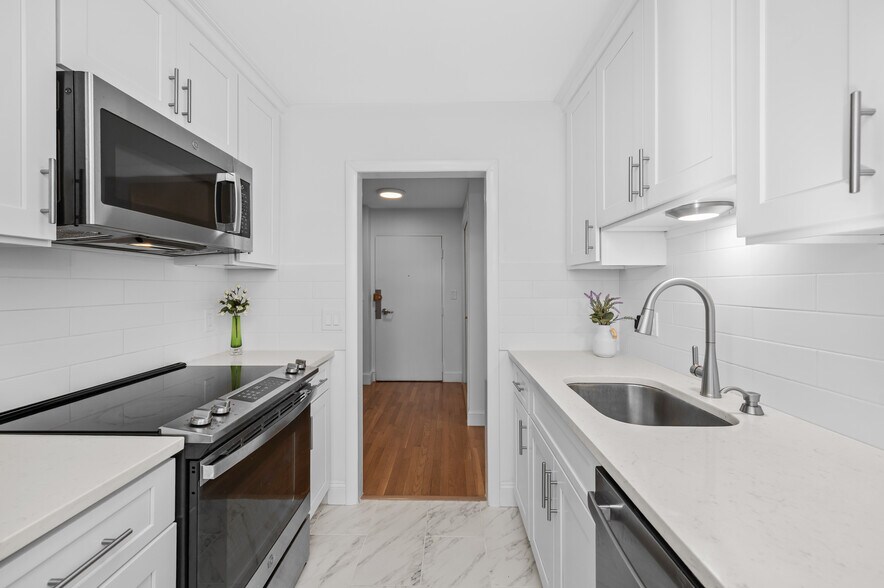 Building Photo - 131 Sewall Ave