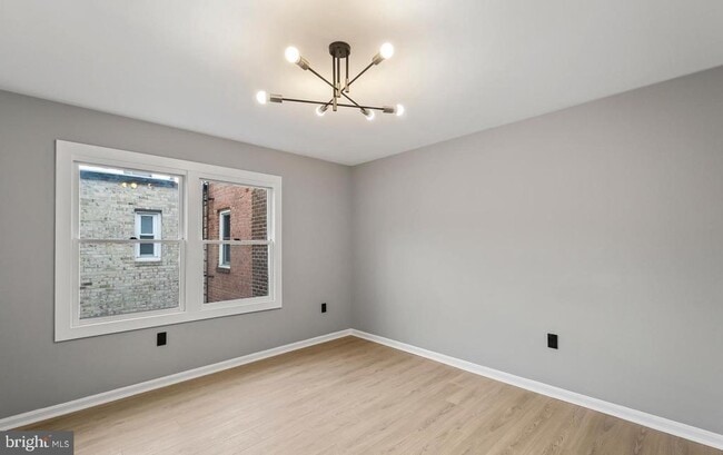 Building Photo - 1527 N Colonial Terrace