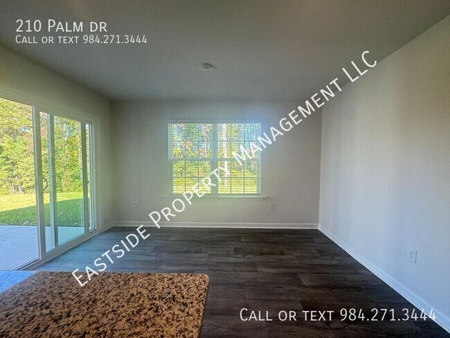 Building Photo - 210 Palm Dr