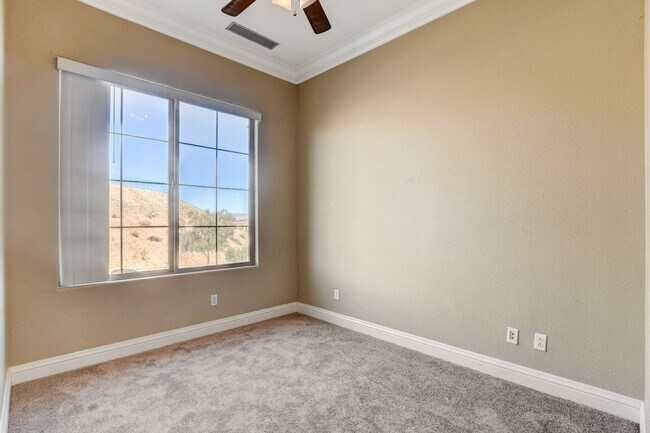 Building Photo - Luxury Resort Style Condo in Lake Las Vegas
