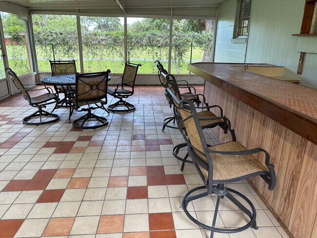 Building Photo - 2510 Lake Ellen Dr