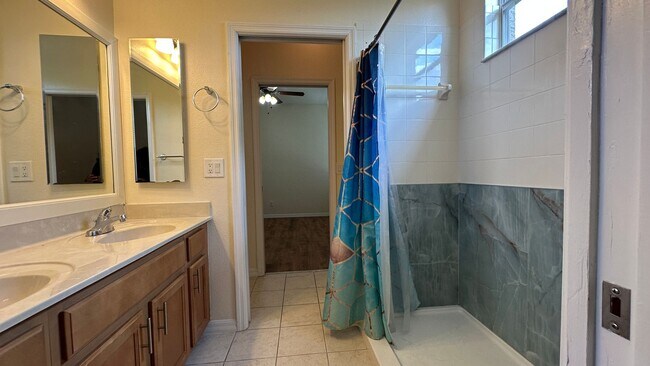 Building Photo - 1653 Cherry Ridge Dr