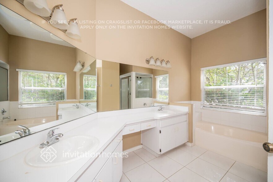 Building Photo - 4300 Ridgemoor Dr N