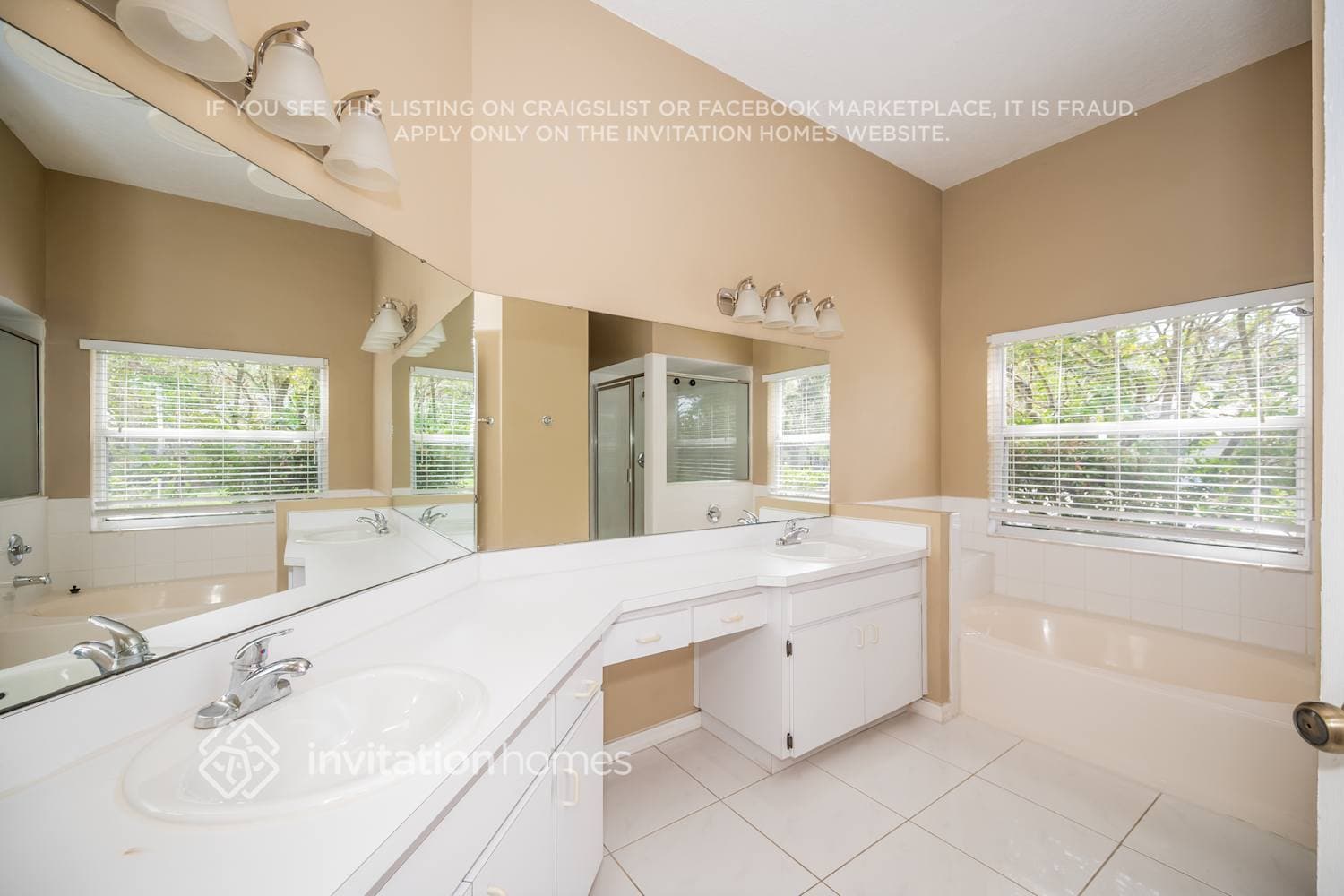 Building Photo - 4300 Ridgemoor Dr N
