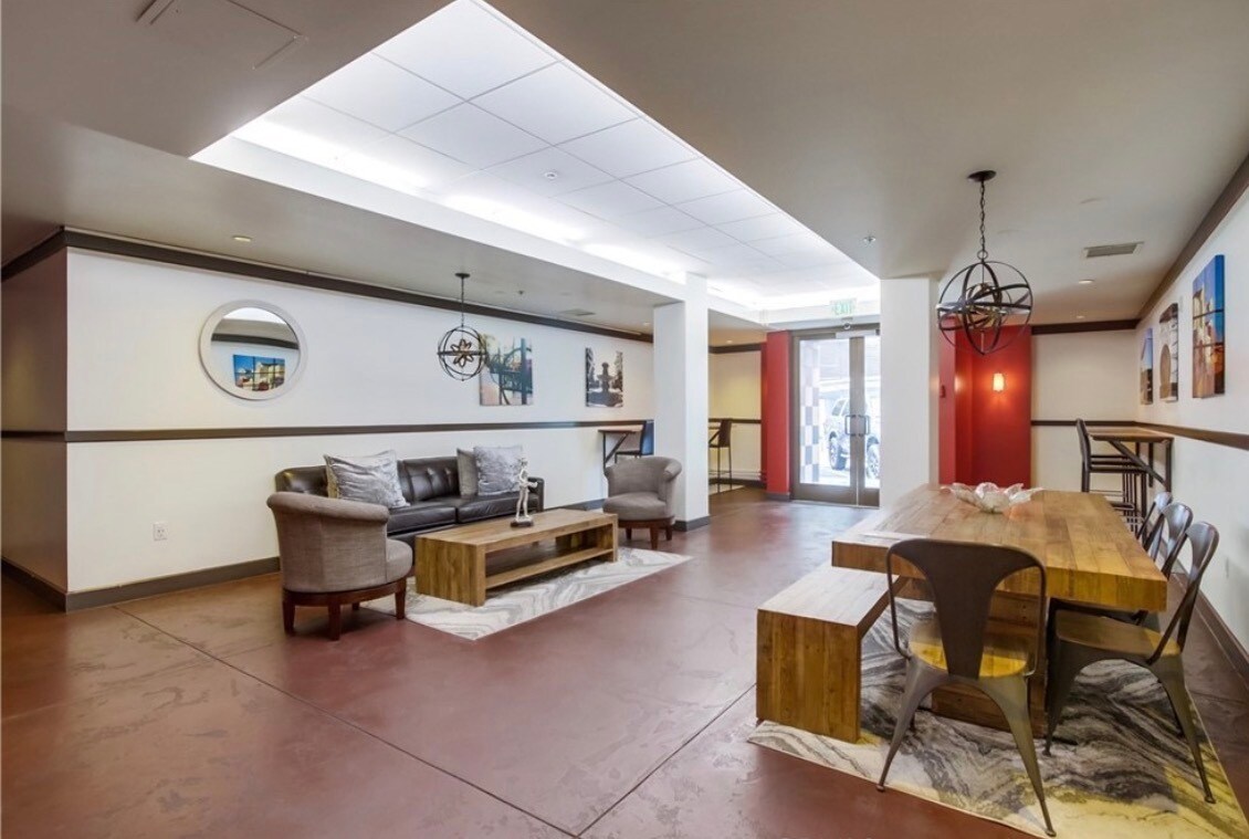 Building Photo - 1435 India St