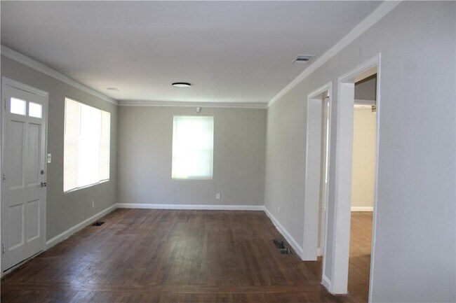 Building Photo - 2665 Northview Ave