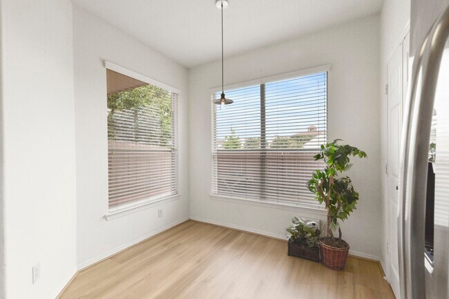 Building Photo - 20910 Sun Creek Dr