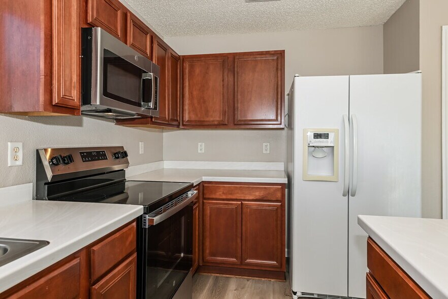 Building Photo - 9016 Redtail Dr