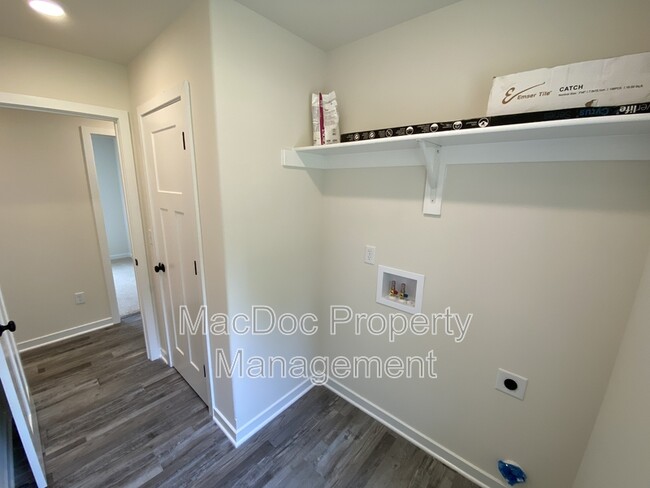 Building Photo - 12171 Tennis Ln