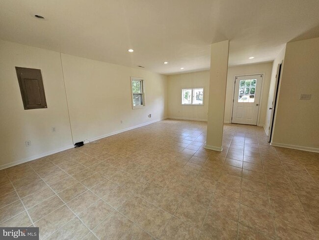 Building Photo - 58 Edgewood Rd