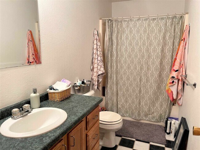 Building Photo - 1933 Northwestern Ave