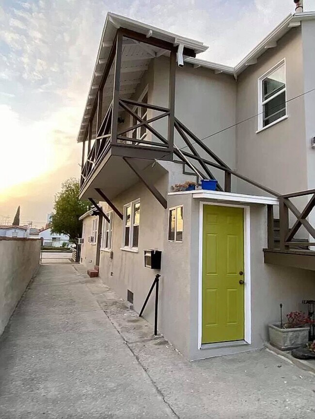 Building Photo - 1740 Carmona Ave