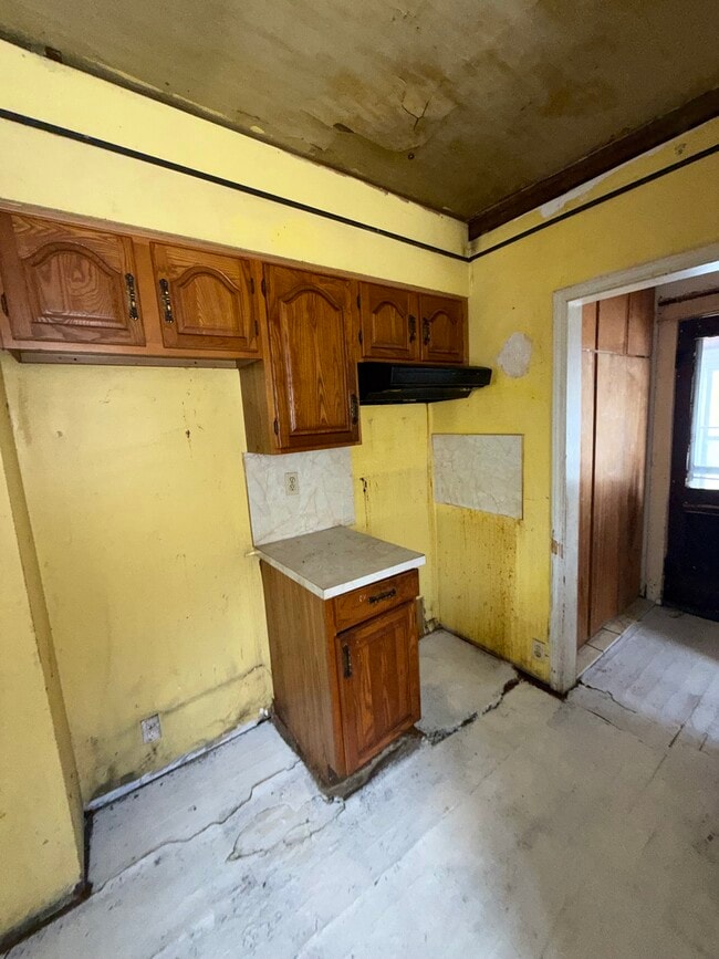 Building Photo - 111 E Livingston Dr