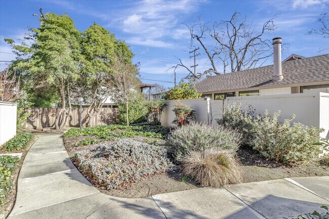 Building Photo - Charming 2 Bed 2 Bath Sunnyvale Condo with Vaulted Ceilings and Patio
