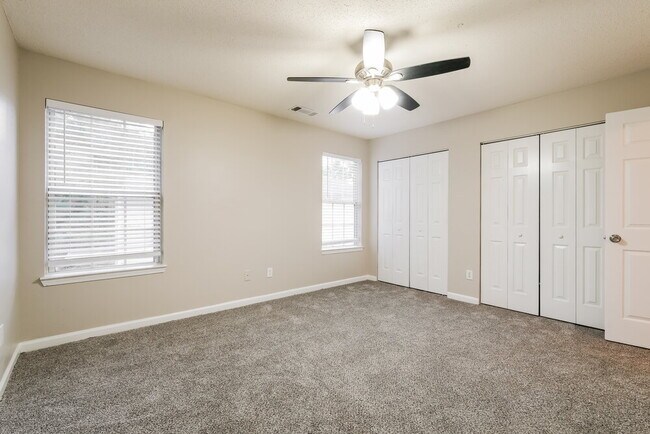 Building Photo - 1013 St Augustine Pkwy