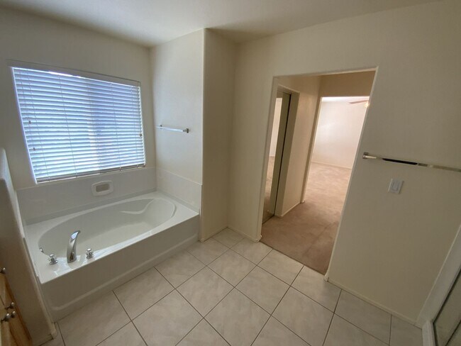 Building Photo - 4 bedrooms and 2.5 bathrooms 2-story home located in Henderson, NV!