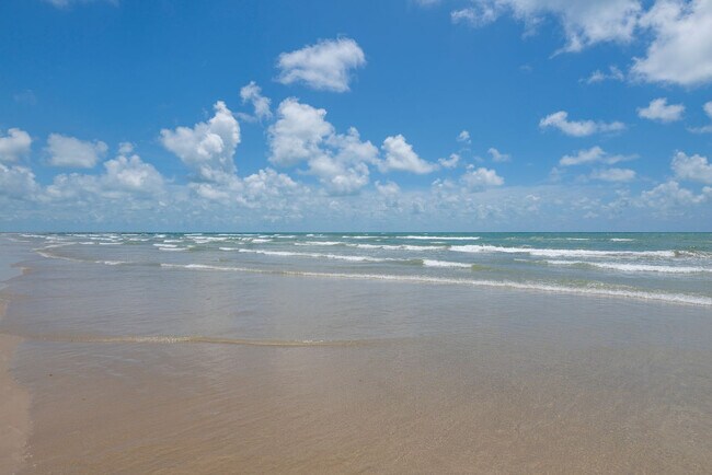 Building Photo - 15010 Leeward Dr