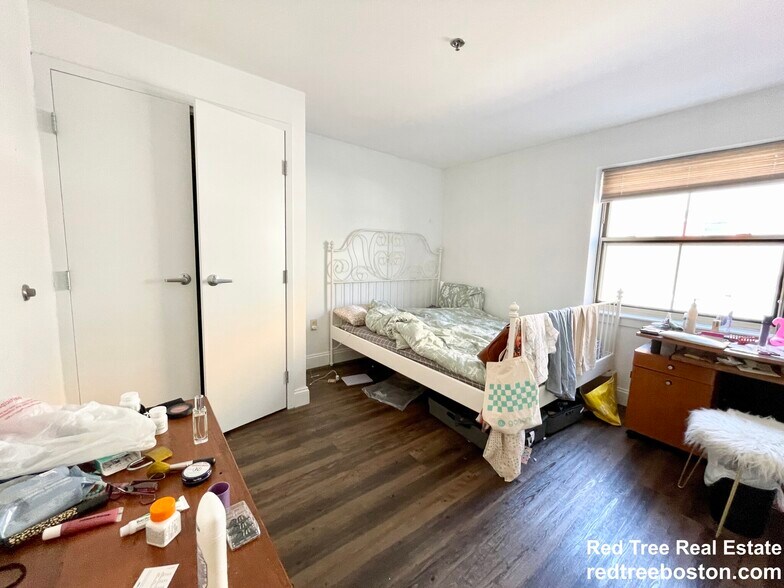 Building Photo - 1 Pine St