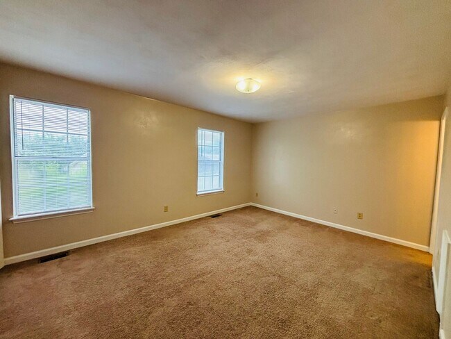 Building Photo - 876 Patrick Henry Dr