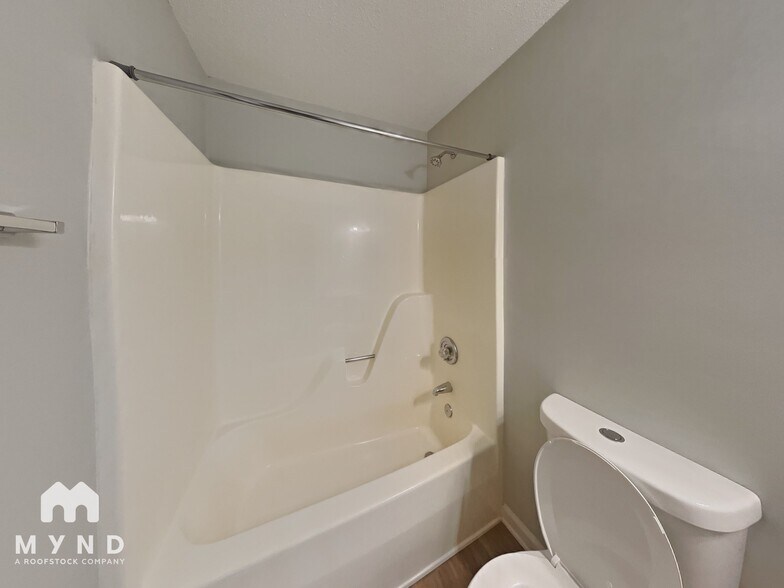 Building Photo - 16812 Clear Creek Dr