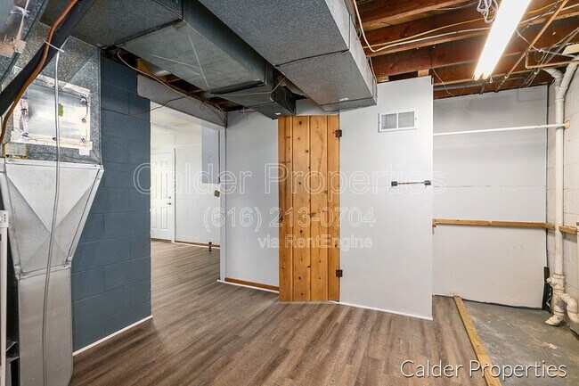 Building Photo - 6679 Egan Ave SE