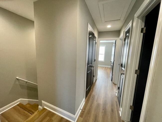 Building Photo - Blue Ridge Commons Townhome