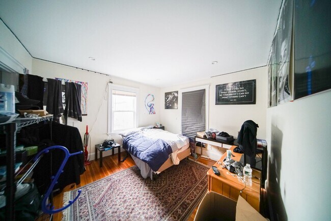 Building Photo - 5-bed, 2.5 bath Allston Apt Near the T!