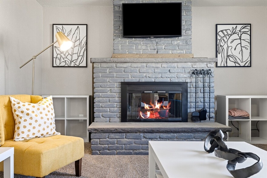 Building Photo - 9131 W Pattie Dr