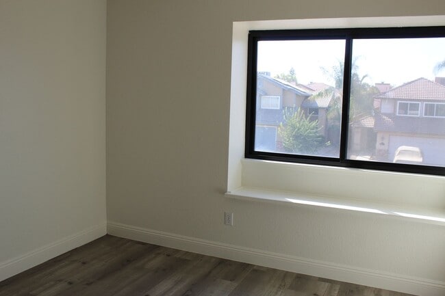 Building Photo - Southwest Bakersfield Home for Rent July