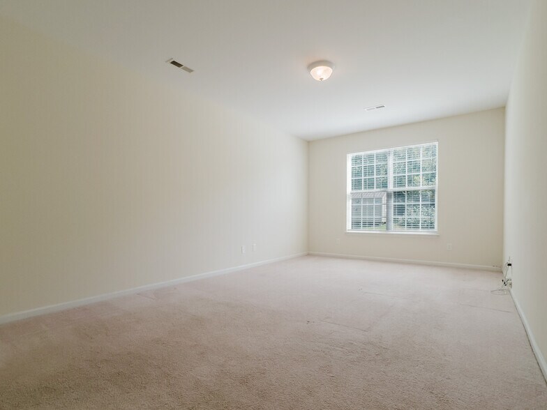 Building Photo - 3835 Raintree Dr