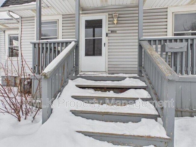 Building Photo - 806 Crouse St