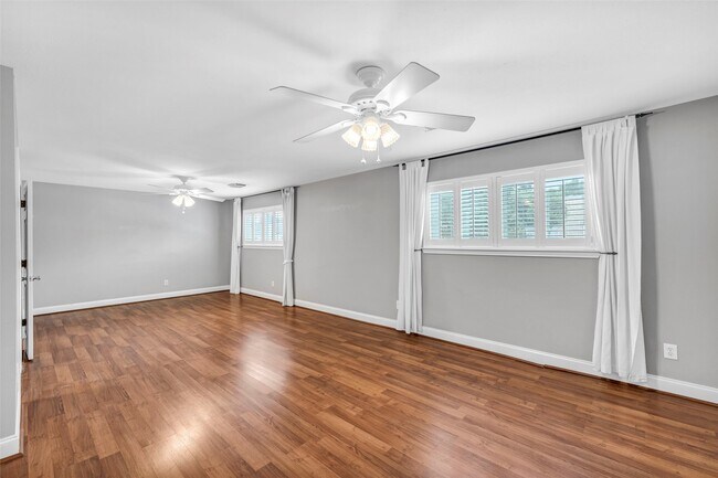 Building Photo - 1553 W Sam Houston Pkwy S