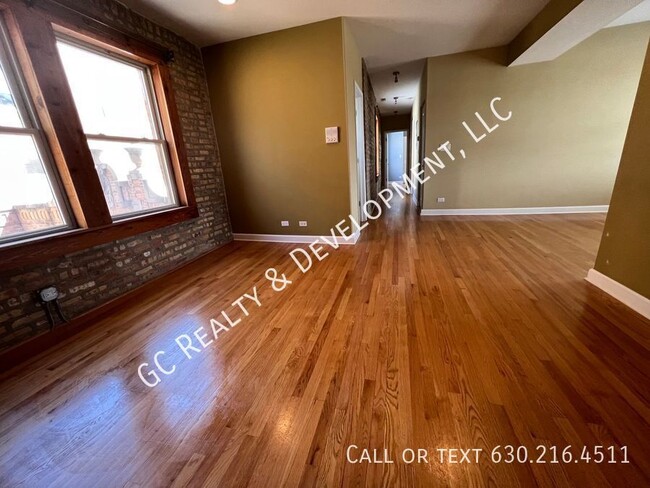 Building Photo - 1671 W Farwell Ave