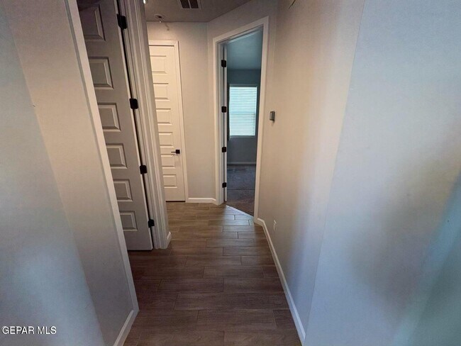 Building Photo - 12853 Clevedon St