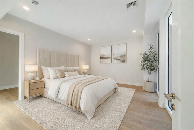 Building Photo - 144 Worcester St