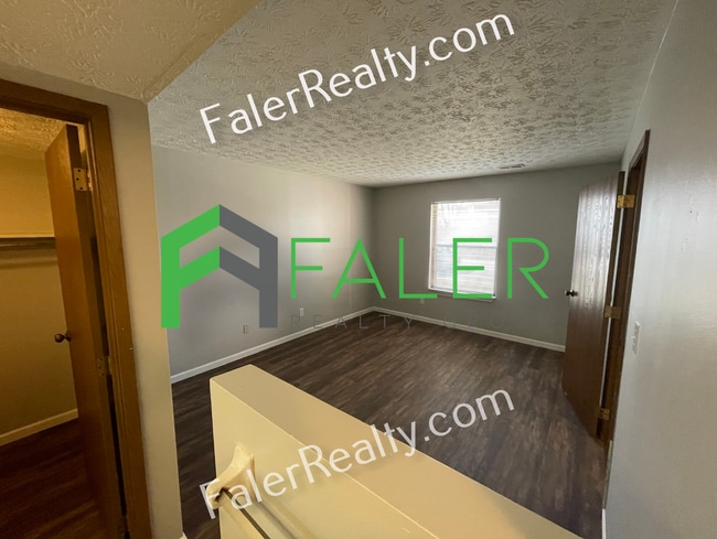 Building Photo - 2 Bedroom, 1.5 Bath Condo Available NOW!