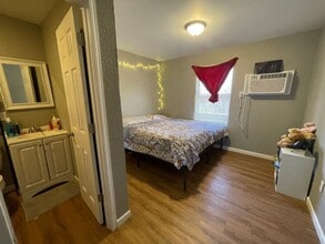 Building Photo - 1 Bedroom Studio in Hollister, MO