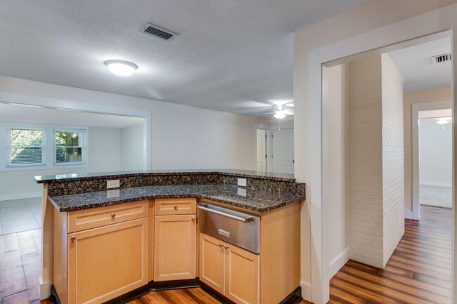 Building Photo - 701 Planet Dr