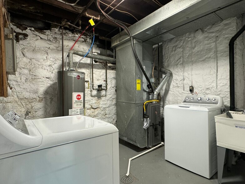 Building Photo - 225 Evergreen Ave