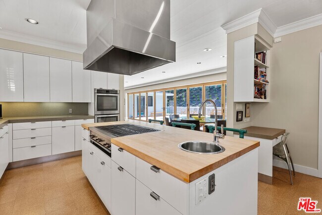 Building Photo - 10630 Somma Way
