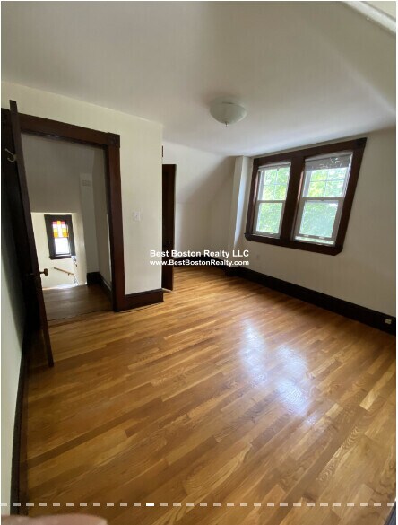 Building Photo - 211 Holland St