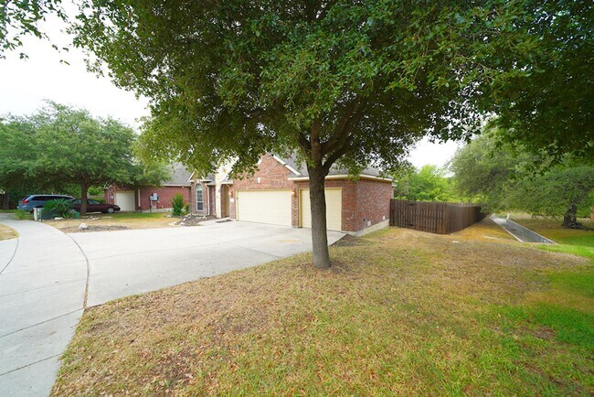 Building Photo - Beautiful Home Now Available in the Covete...